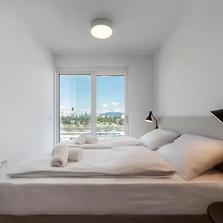 Spacious 2-bedroom With A Terrace In Central Apartment
