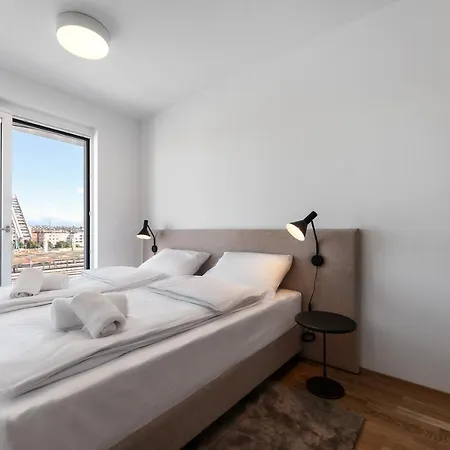 Apartment Spacious 2-bedroom With A Terrace In Central Ljubljana