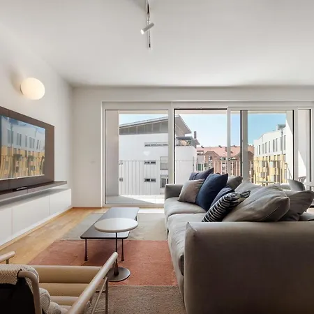 Spacious 2-bedroom With A Terrace In Central